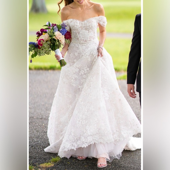 Mira Zwillinger Excellent Condition Wedding Gown - Picture 4 of 13